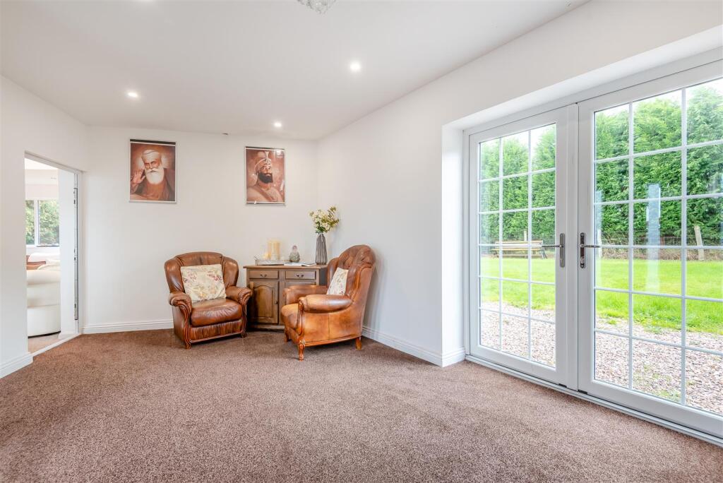 8619498-interior15.jpg