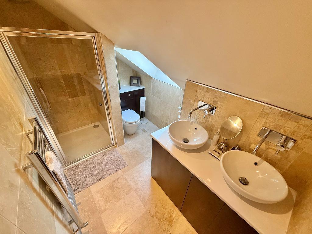 Master En-Suite