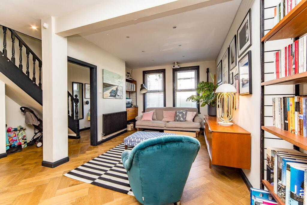 Elphinstone Road, E17