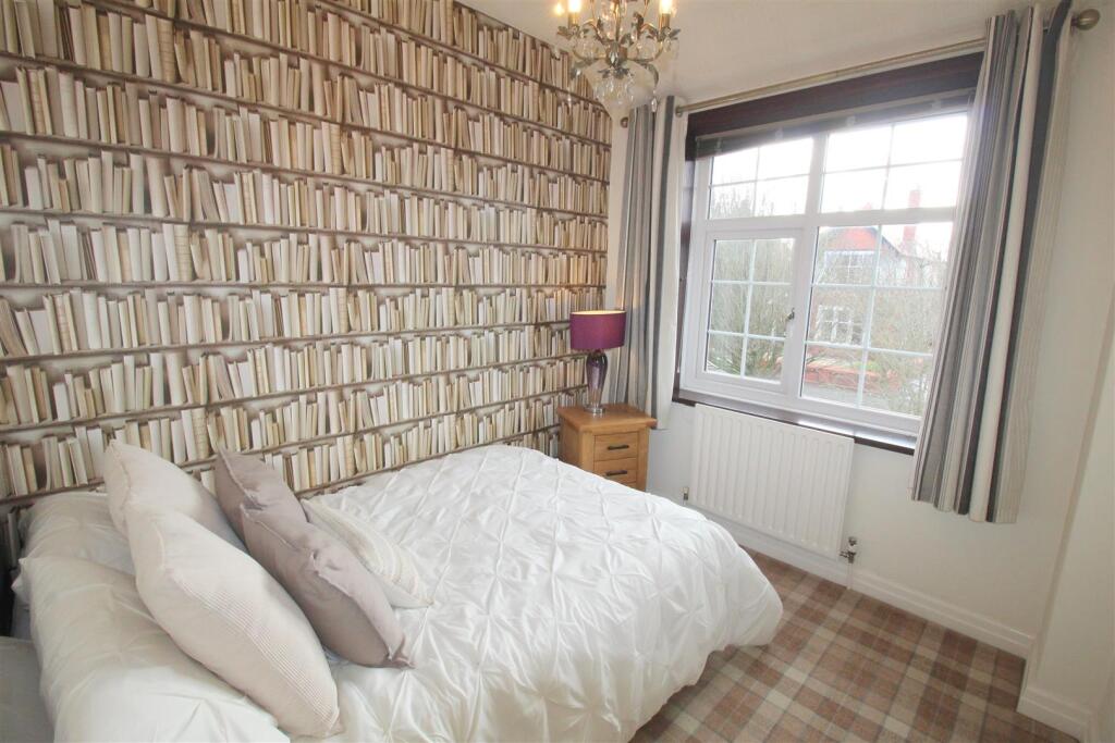 Mayfield Rd, 121, small front bedroom.JPG