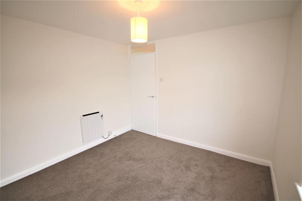 Bedroom 2b.JPG