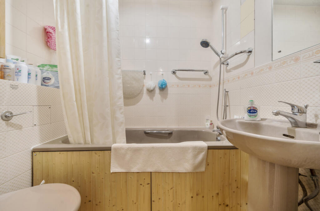 1363141-5-68e00dc...