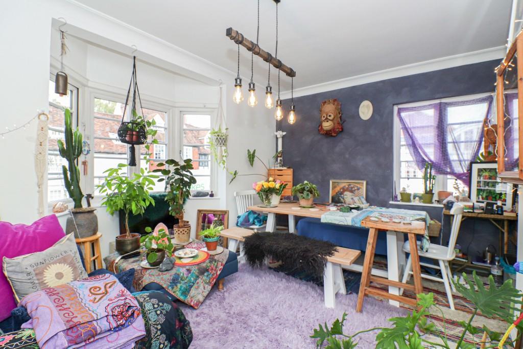 Sitting/dining room