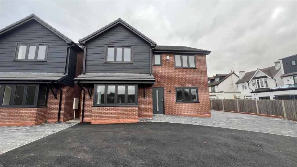 Worcester Road Hagley 1.jpg