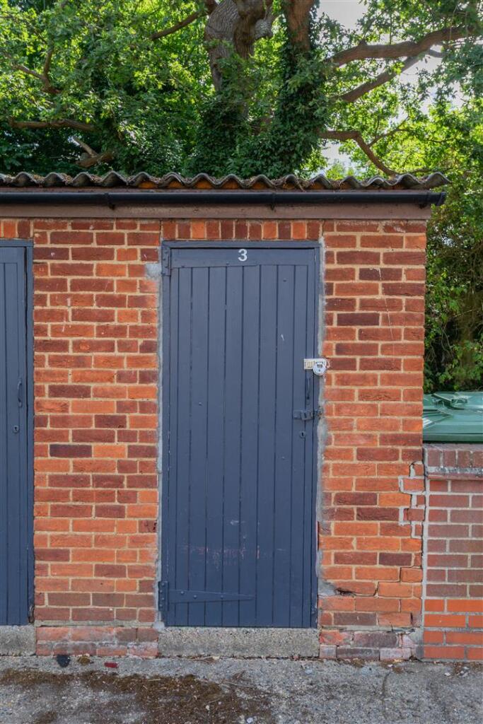 Hermitage Walk, E18