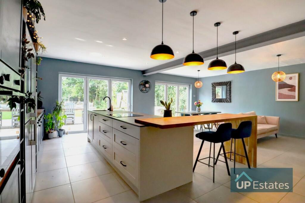 Kitchen 2.jpg