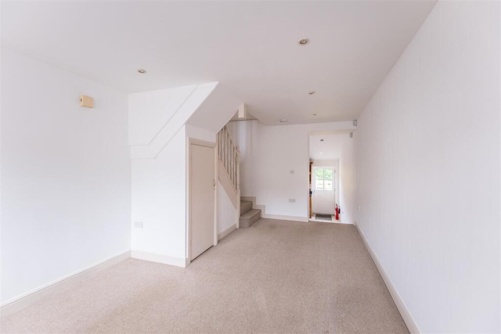 3 Broxton Hall Mews-005.jpg