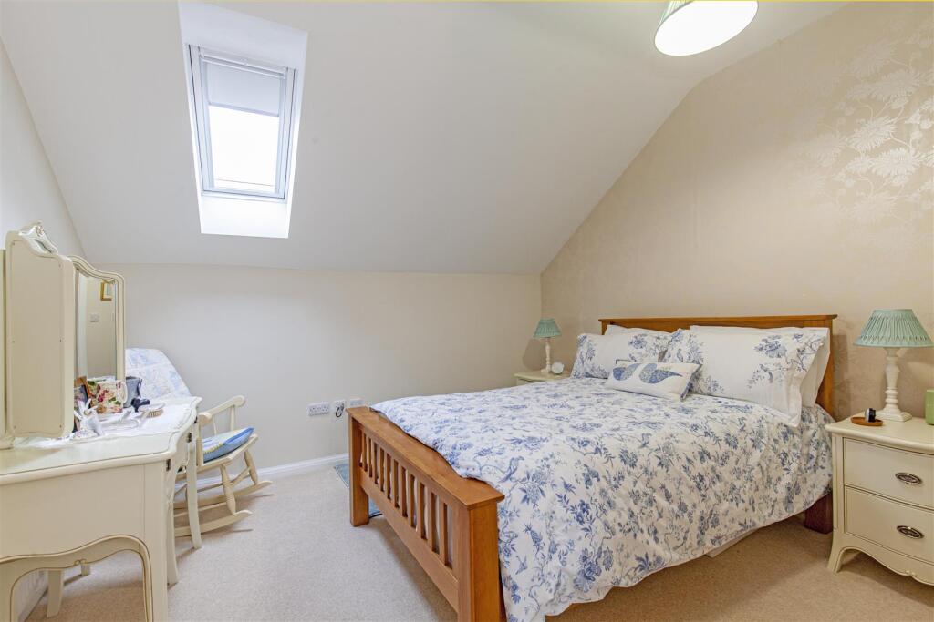 Bedroom 1-4.jpg