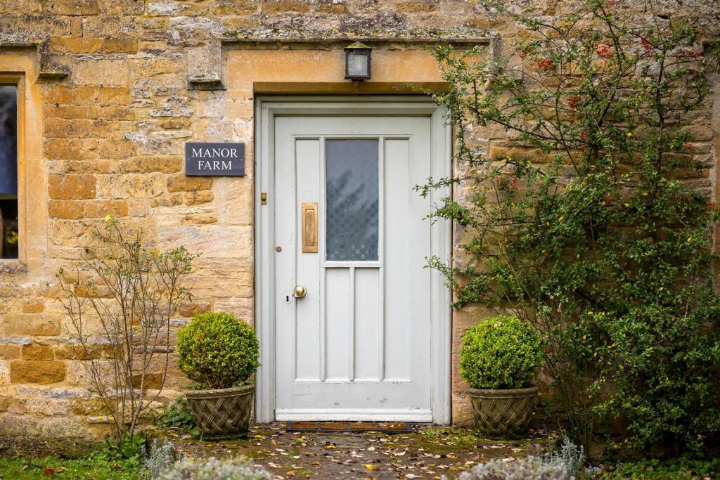 14 - Manor Farm - GL54 2ND - Web.jpg