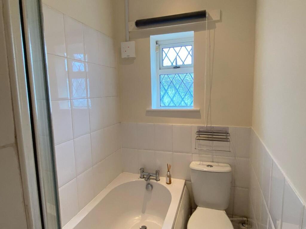Bathroom 2.jpg