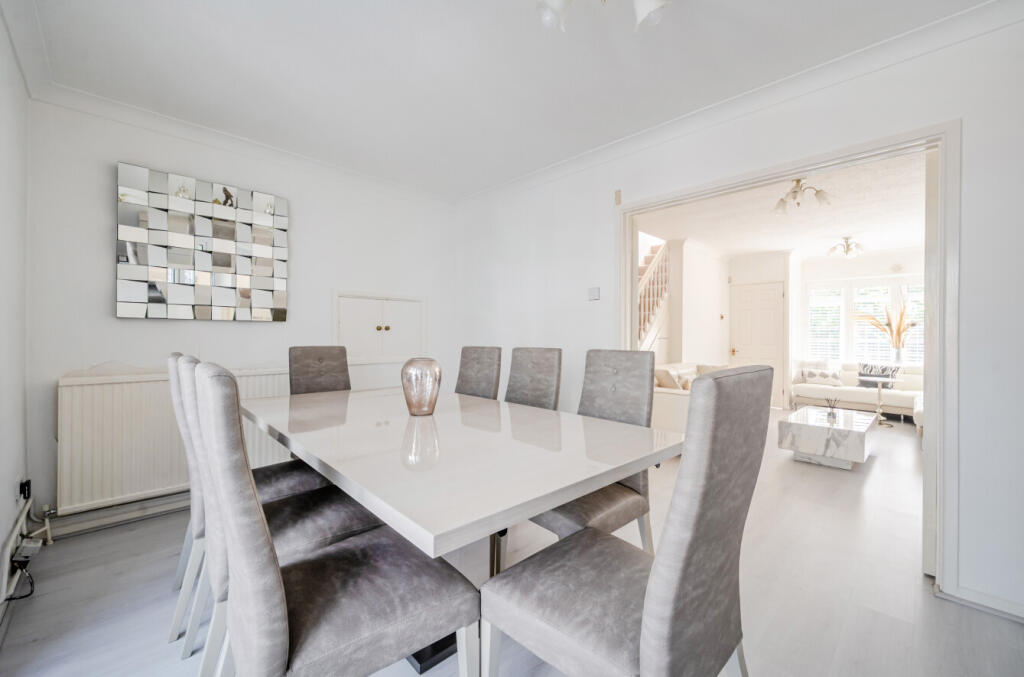 1335751-7-6895fe2...