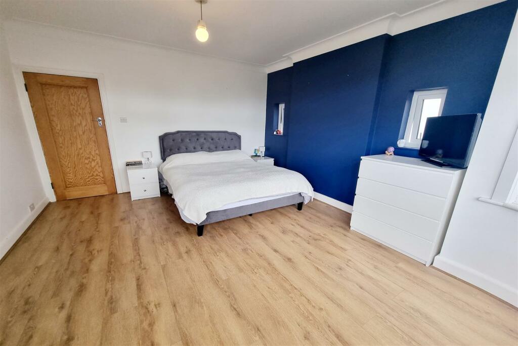 BEDROOM 1: