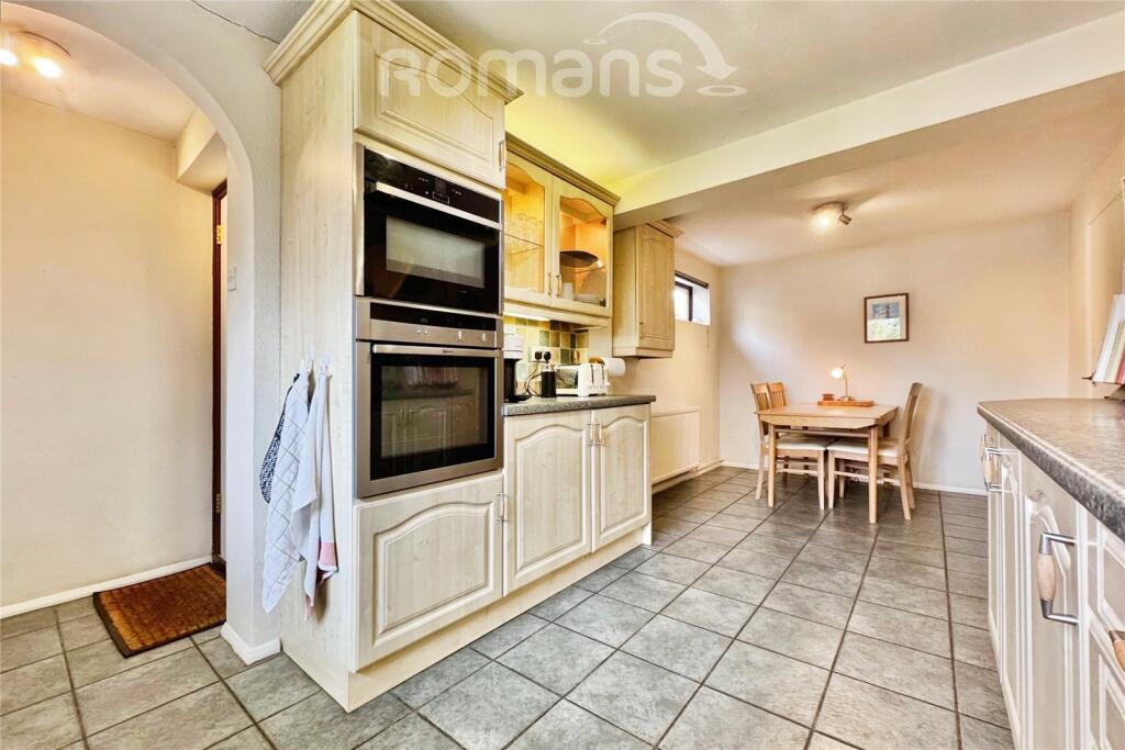 Kitchen &amp; Breakfast