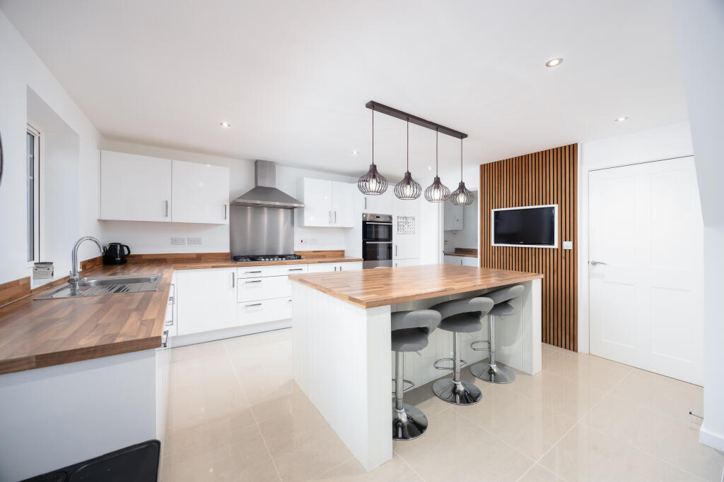 2 Cheddington Grove, HP22 7AB-13