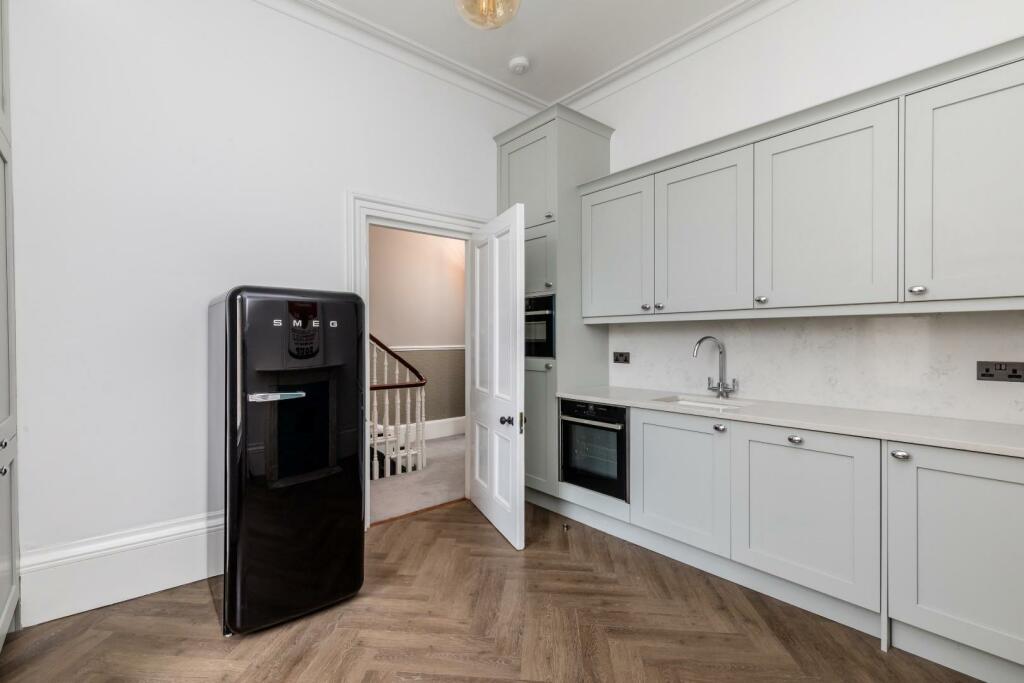 Lansdowne Place, 27, Upper Maisonette-11.JPG