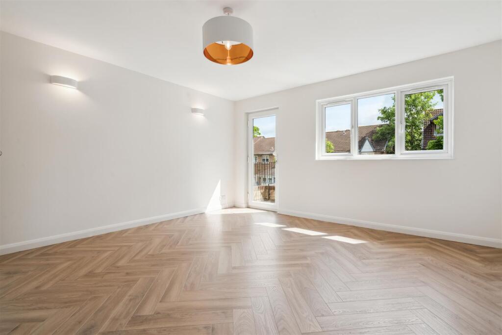 4 Landseer Close SW19 2UT reception 1b.jpg