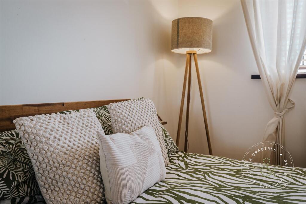 Cae Pant, Caerphilly, Hern Crabtree (5).jpg