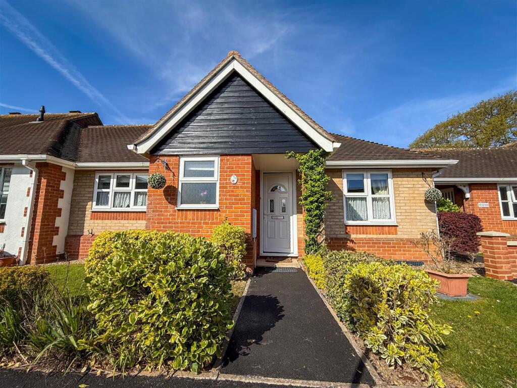 OUTSIDE - COMMUNAL GROUNDS