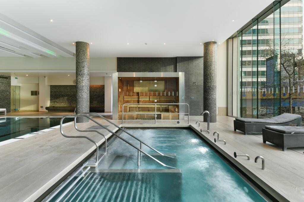 Pool - East Tower, P