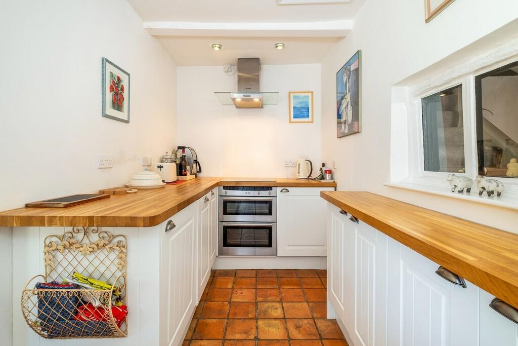 1440px-Neates Cot...