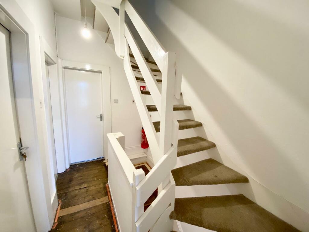 TO THE SECOND FLOOR LANDING