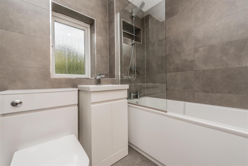 Family Bathroom / WC: