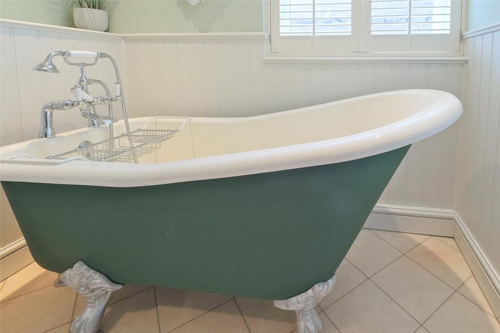 Roll Top Bath