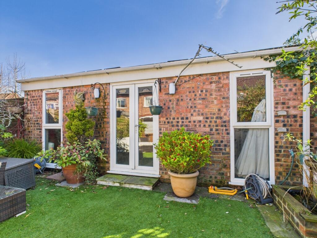 CAM02386G0-PR0117-STILL052