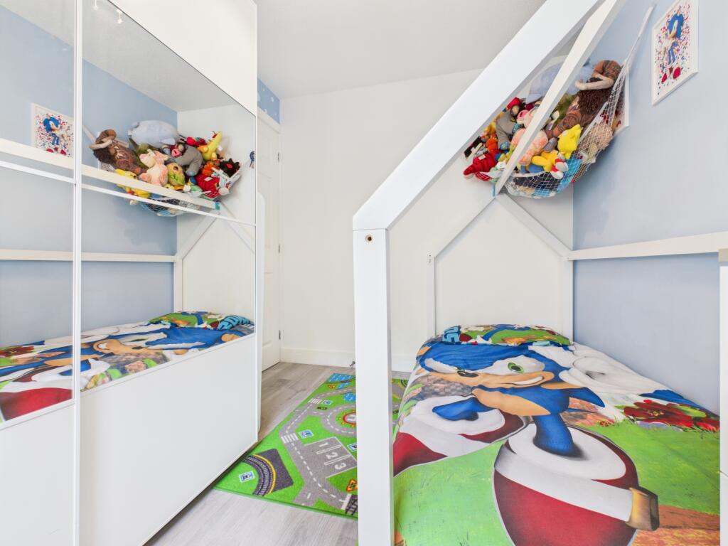 CAM03729G0-PR0116-STILL007