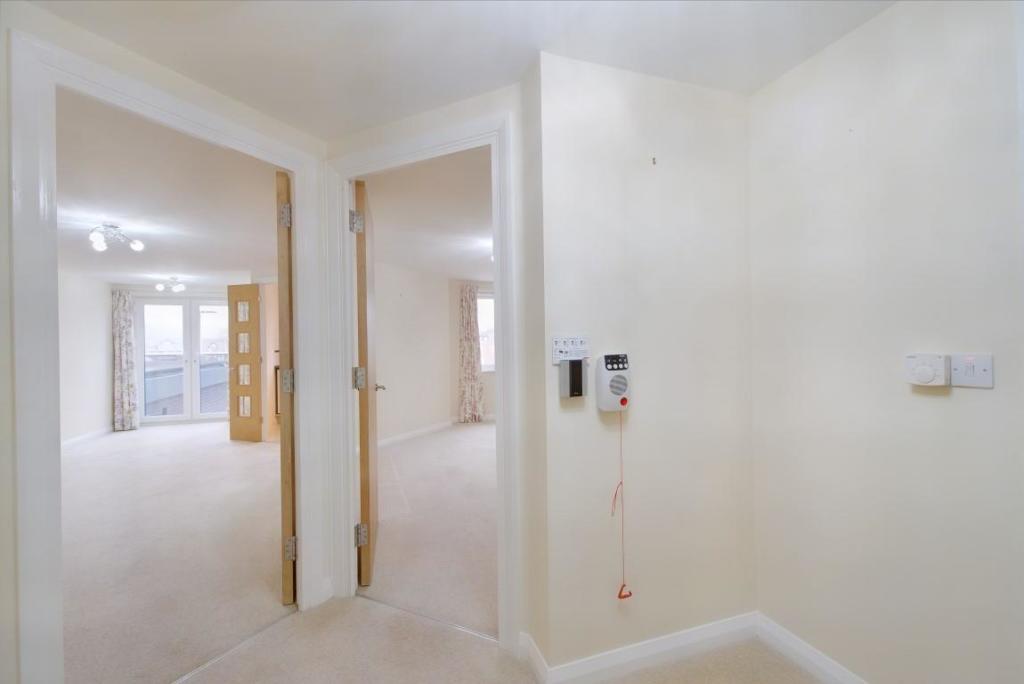 8531114-interior15 (Medium).JPG