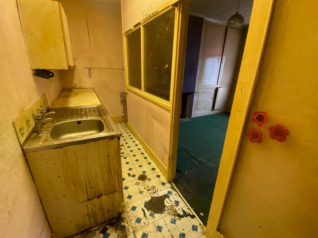kitchen 1.jpg