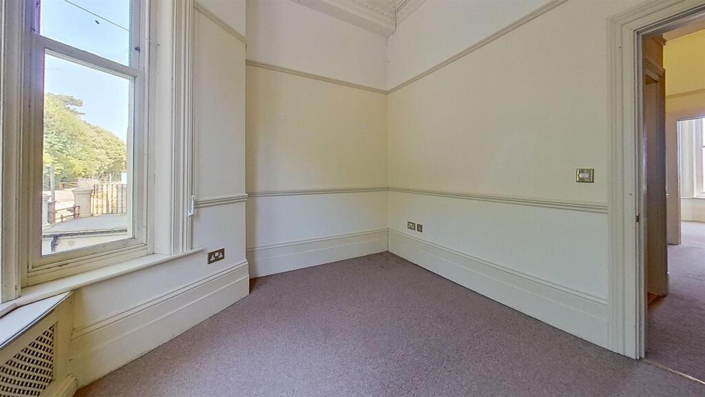 Flat-3-Middle-Crescent-Marine-Crescent-Bedroom.jpg