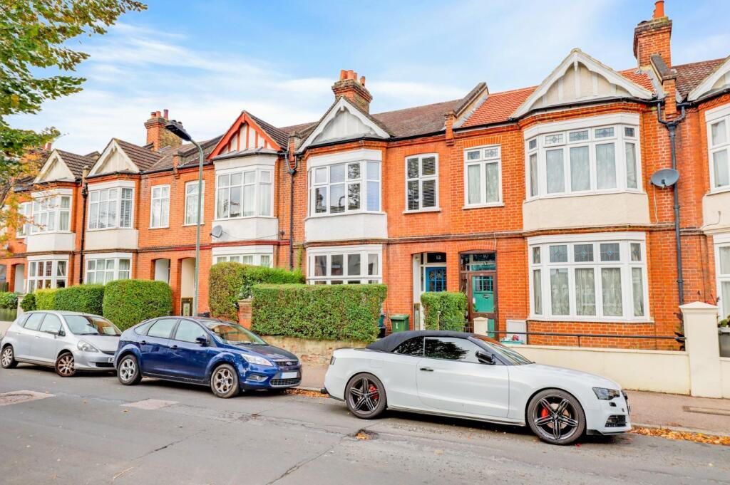 11-beb5JHPropWpen - 12b Royston Road - 43.jpg