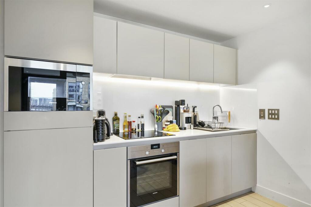 Flat 8, 11 Canalside Square - xuiO2vZNNKnLlMKM4e74