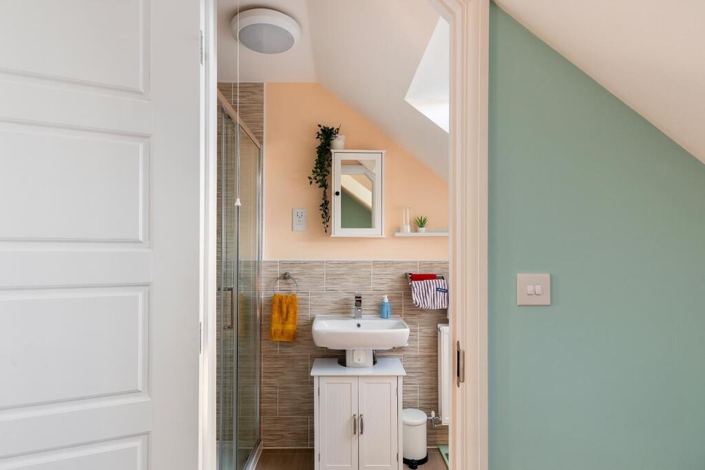 0M8RFP - Ensuite C.jpg