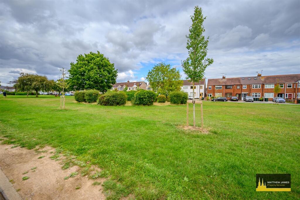 69 Overslade Crescent-7.jpg