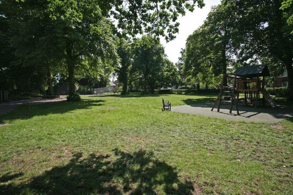 Bowdon Garden 2