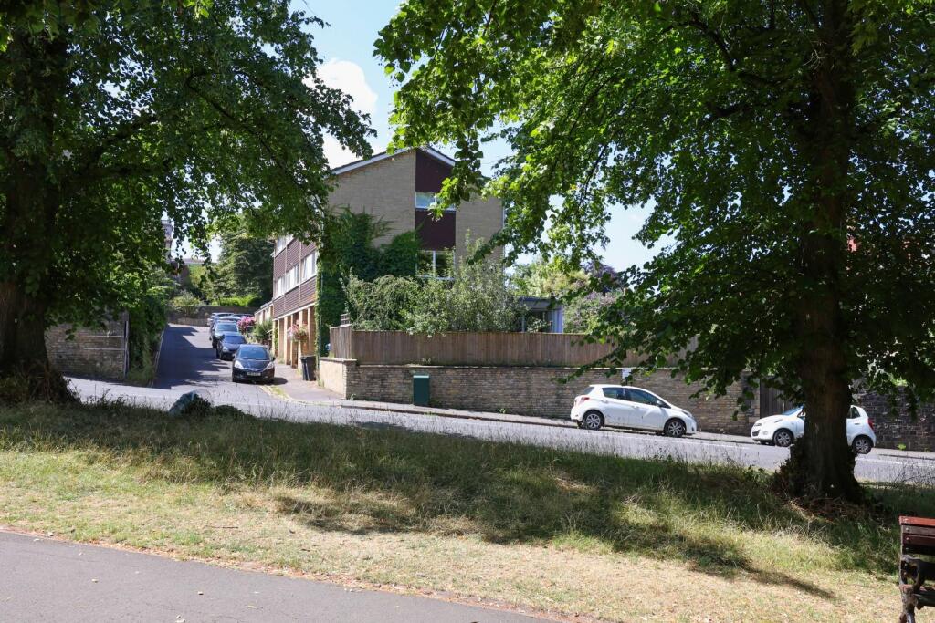 2 Courtside Mews 4.JPG