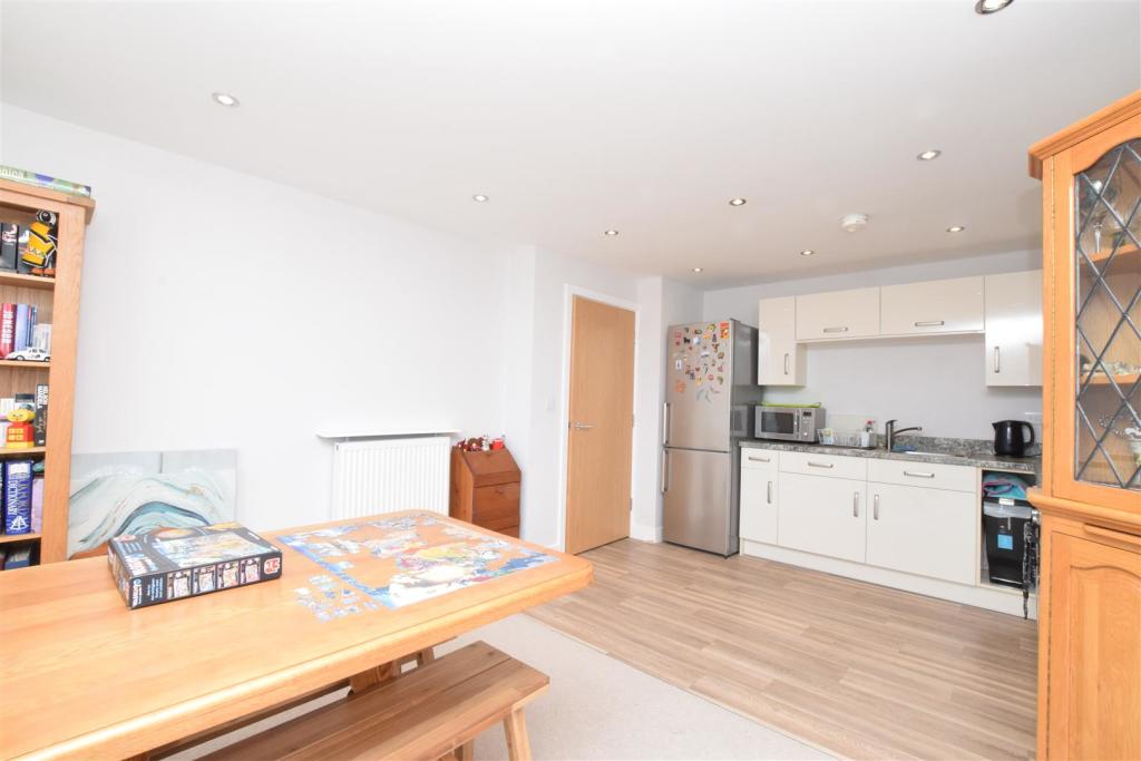 LIVING/KITCHEN