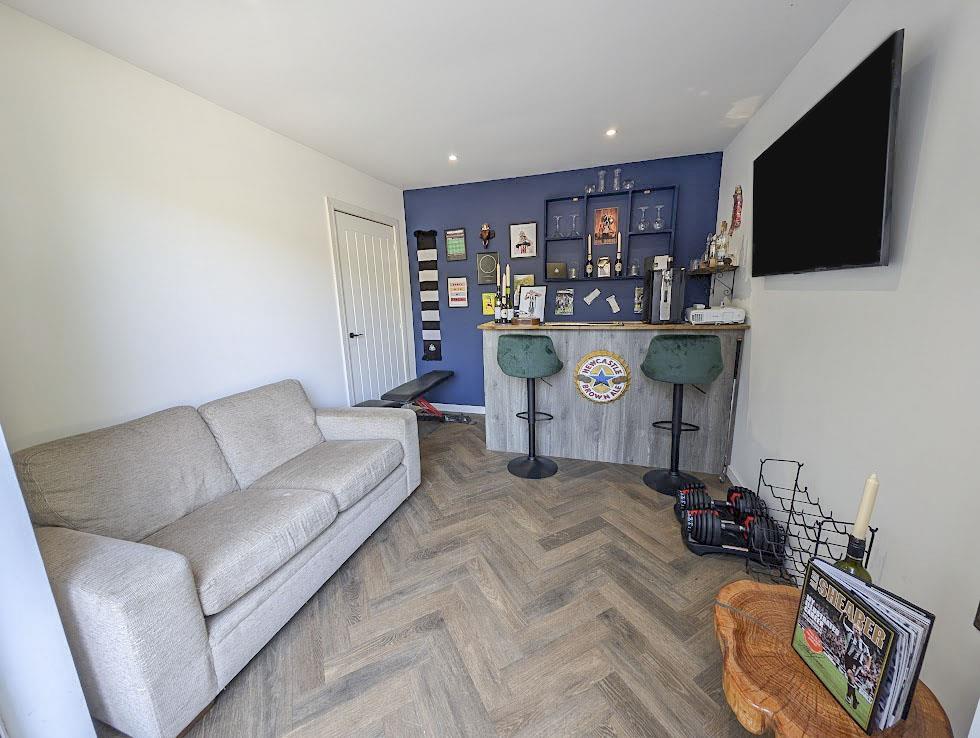 tlc_ea897f2e-0e93-4166-841c-c18f7f9c813b_0489655.j