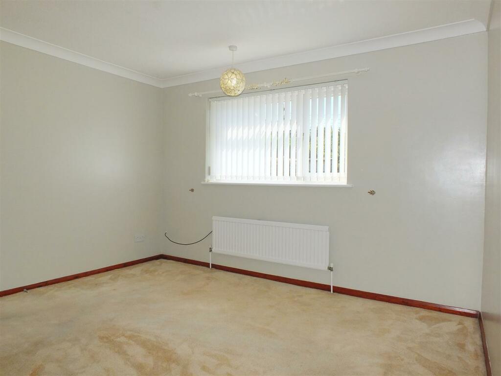Bedroom 1.jpg