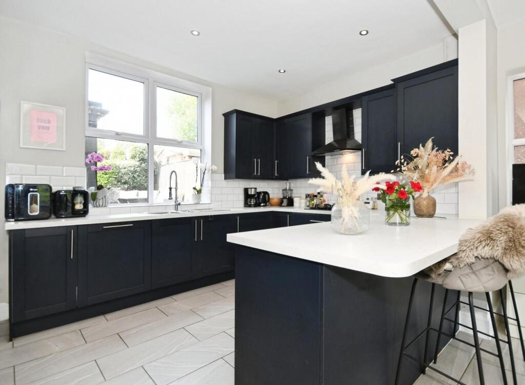 KITCHEN 01