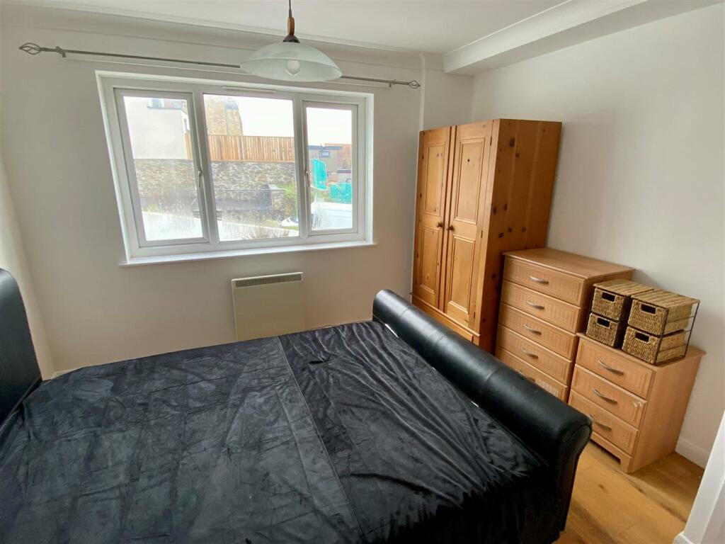 3 Attenborrow Court Bedroom 1