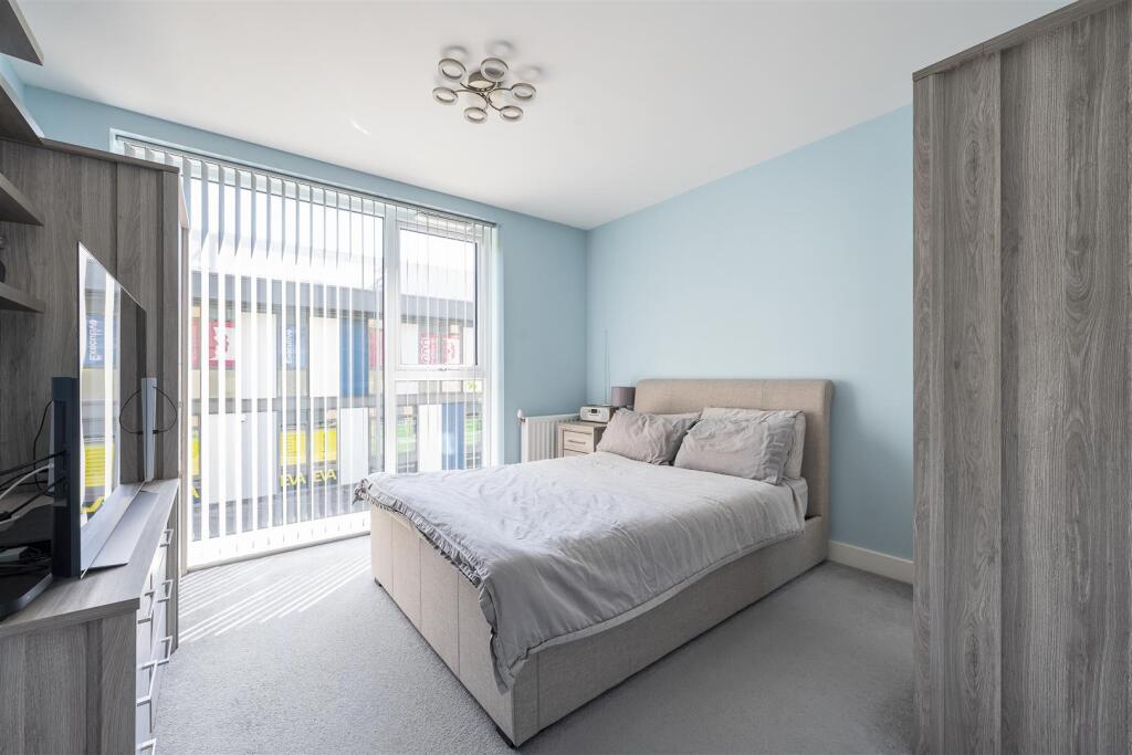 Hickman Avenue, E4