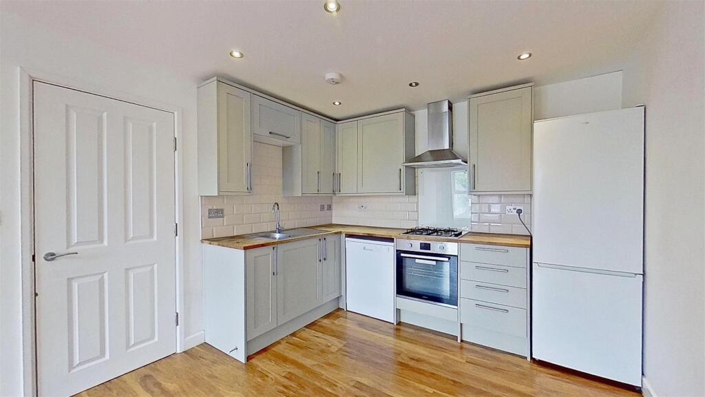 Deburgh-Road-Wimbledon-SW19-05062025_190737.jpg
