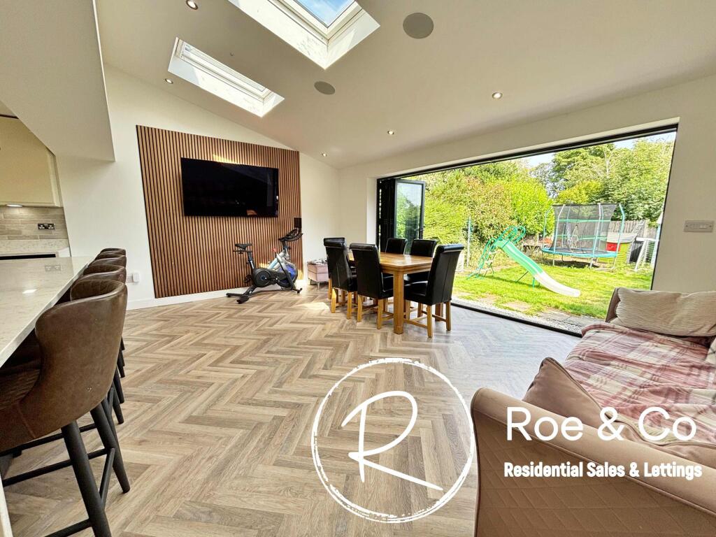 Open plan kitchen/lounge/diner