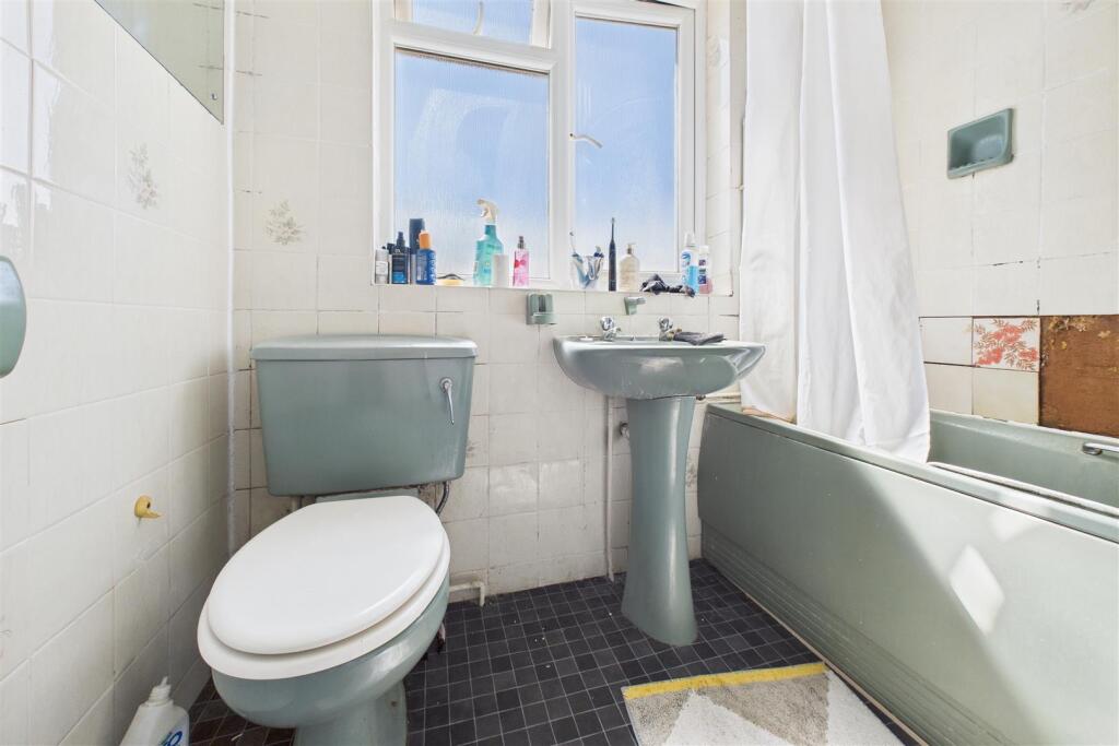 44 Hillcrest Road, Nailsea, North Somerset BS48 2J