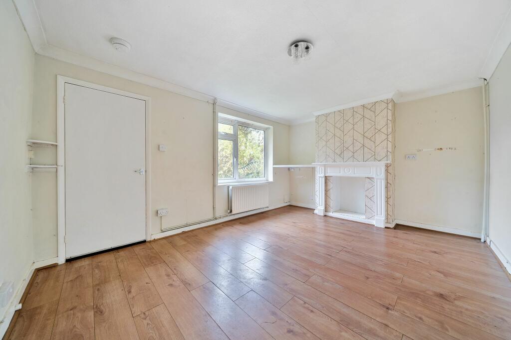 Living Room/Dining Room (2)