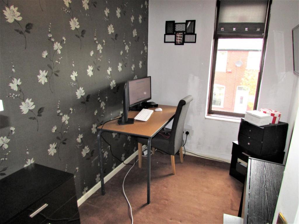 DouglasSt3bed3.JPG