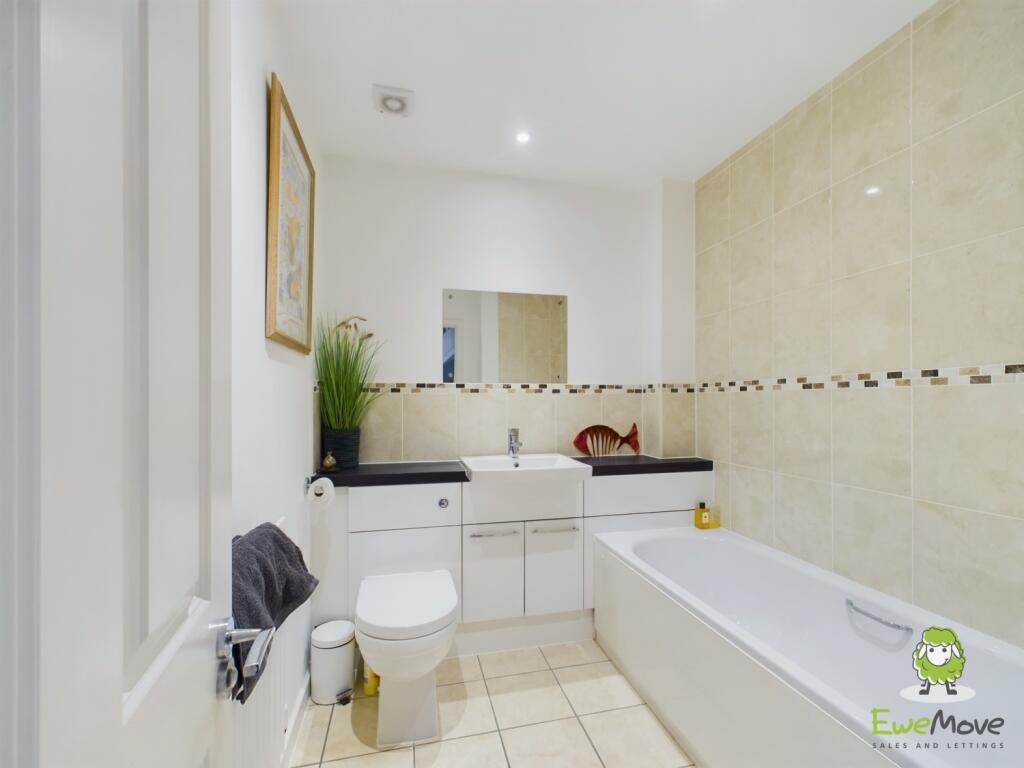 CAM03778G0-PR0142-STILL015